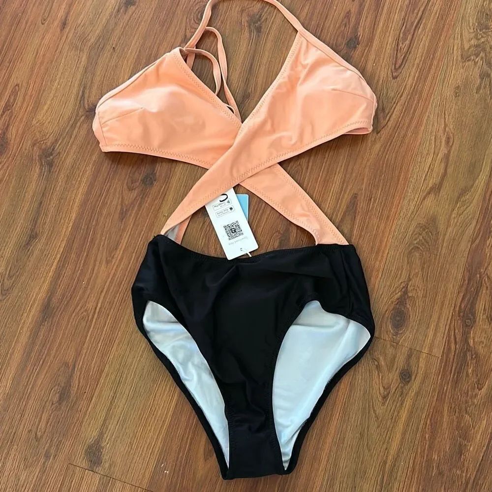 NWT Cupshe black and coral open stomach twist front one piece swimsuit size S